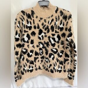 GB fuzzy leopard print Sweater. Size M. EUC